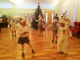 Новогодний праздник в средних группах 